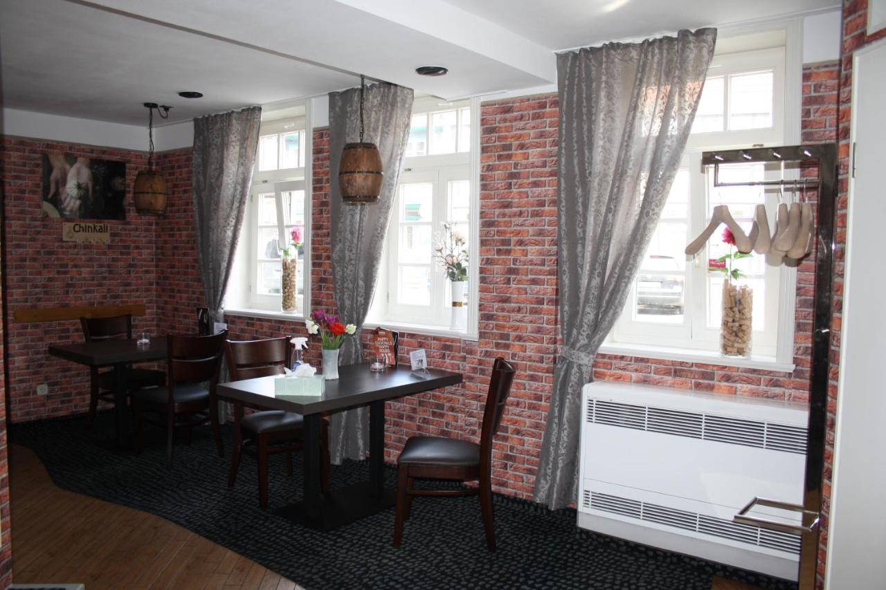 Hotel & Restaurant Aragwi ซัลซเวเดล ภายนอก รูปภาพ