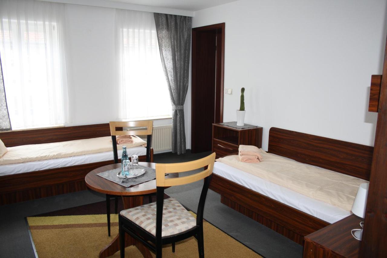 Hotel & Restaurant Aragwi ซัลซเวเดล ภายนอก รูปภาพ